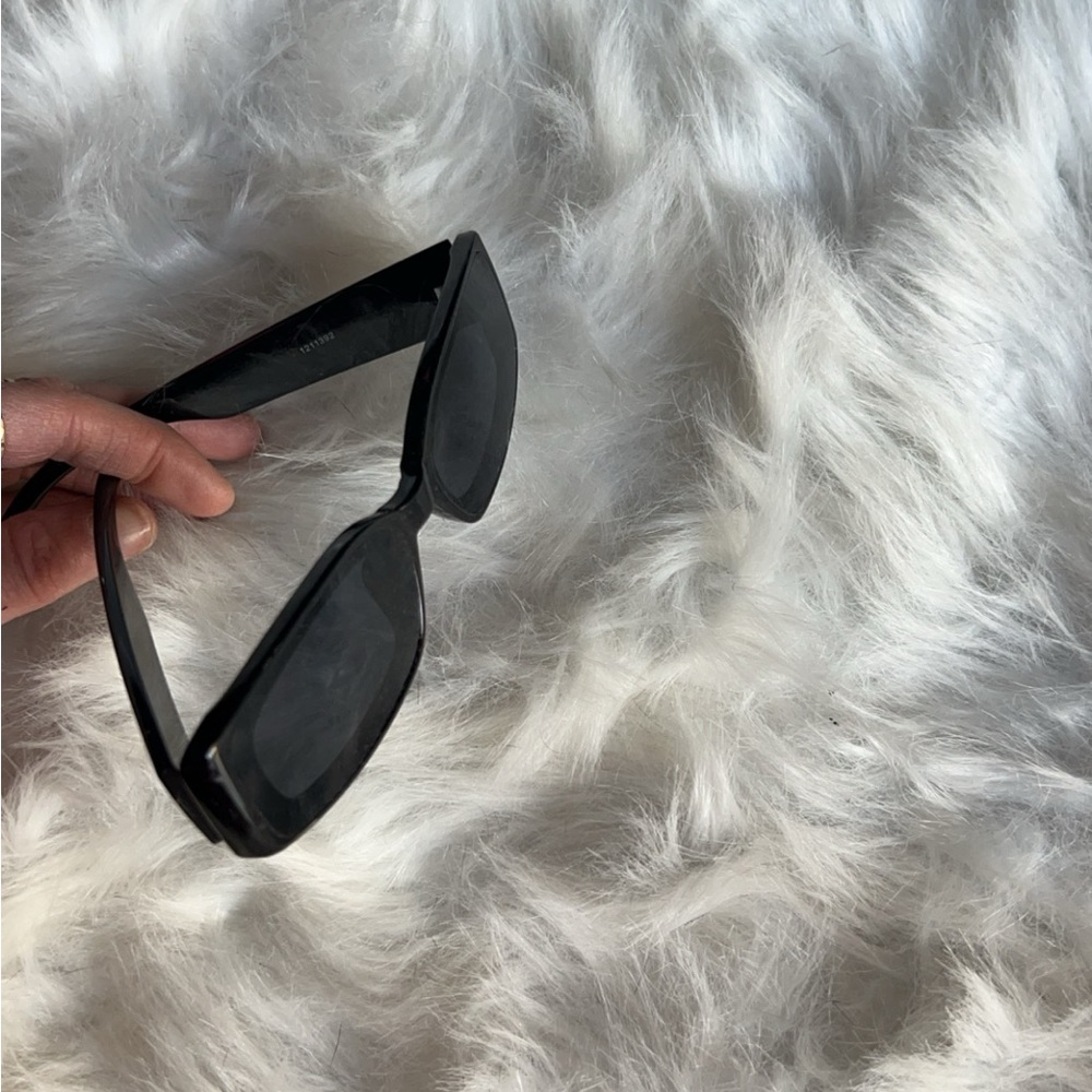 LIKE NEW | Women’s Black Acetate Sunglasses - Picture 4 of 5